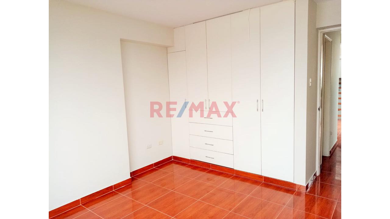 Vendo Triplex 185 M2. Con Cochera En Surquillo (Limite Con Surco Y Miraflores) - 12