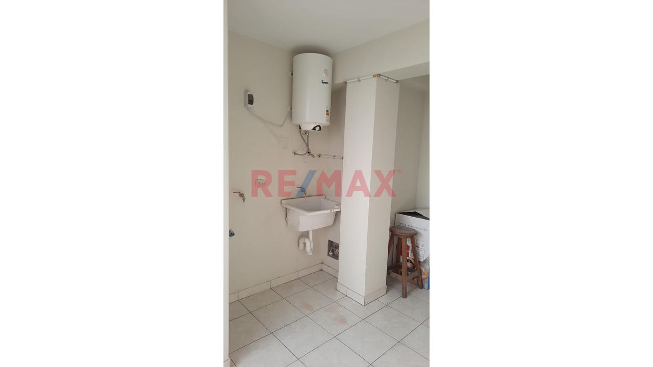 Vendo Triplex 185 M2. Con Cochera En Surquillo (Limite Con Surco Y Miraflores) - 17