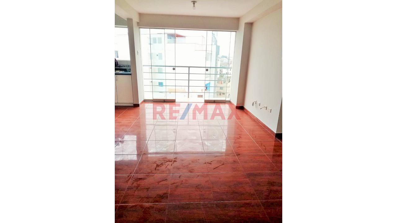 Vendo Triplex 185 M2. Con Cochera En Surquillo (Limite Con Surco Y Miraflores) - 7