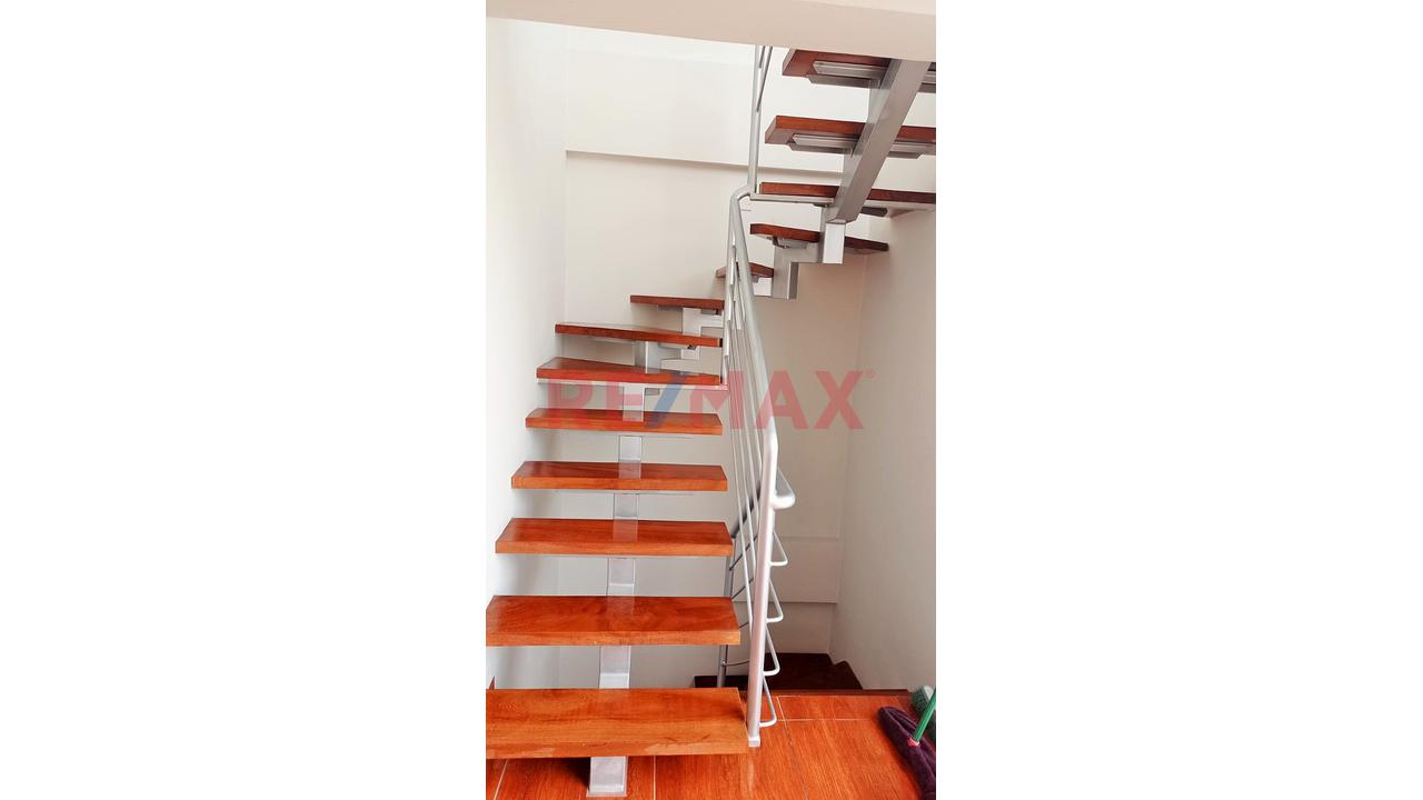 Vendo Triplex 185 M2. Con Cochera En Surquillo (Limite Con Surco Y Miraflores) - 20