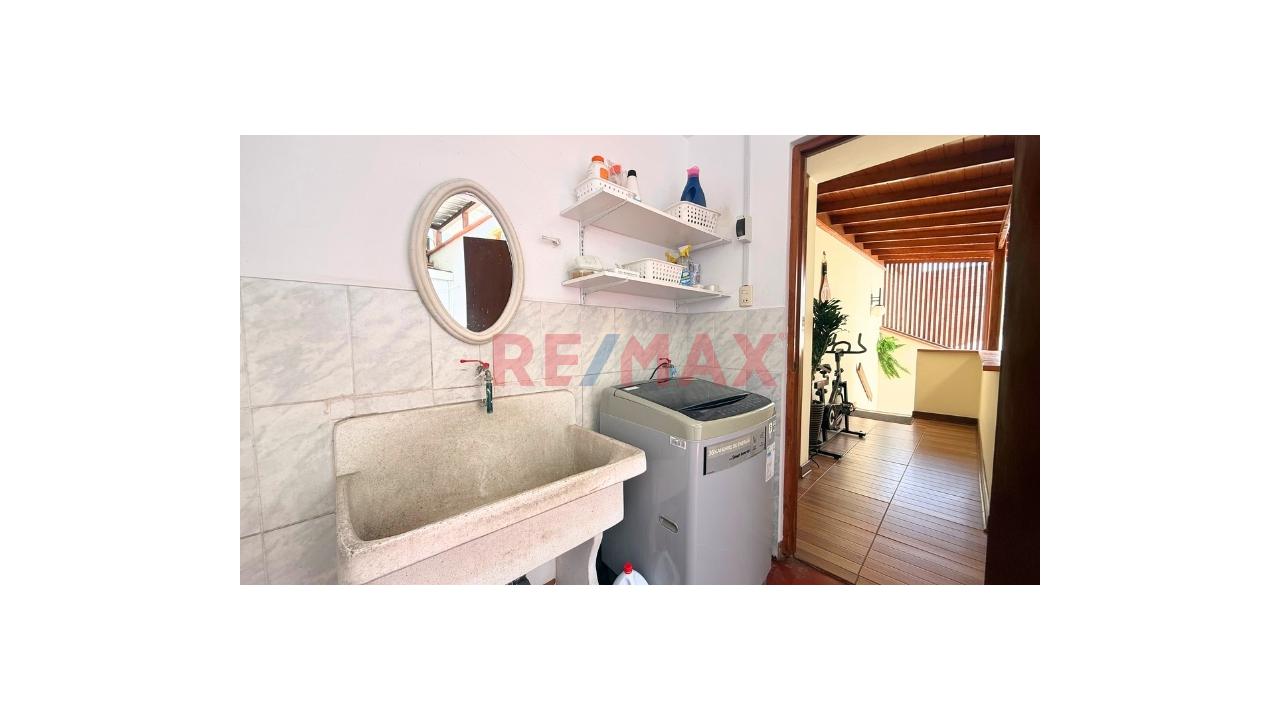 Se Vende Hermosa Casa - Urb. Sta. Leonor- Chorrillos - 6