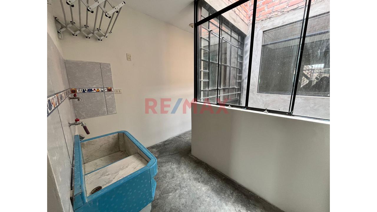 Se Vende 2 Dptos De 2 Dorm + Azotea Fte Al Colegio Politecnico De Comas - 10