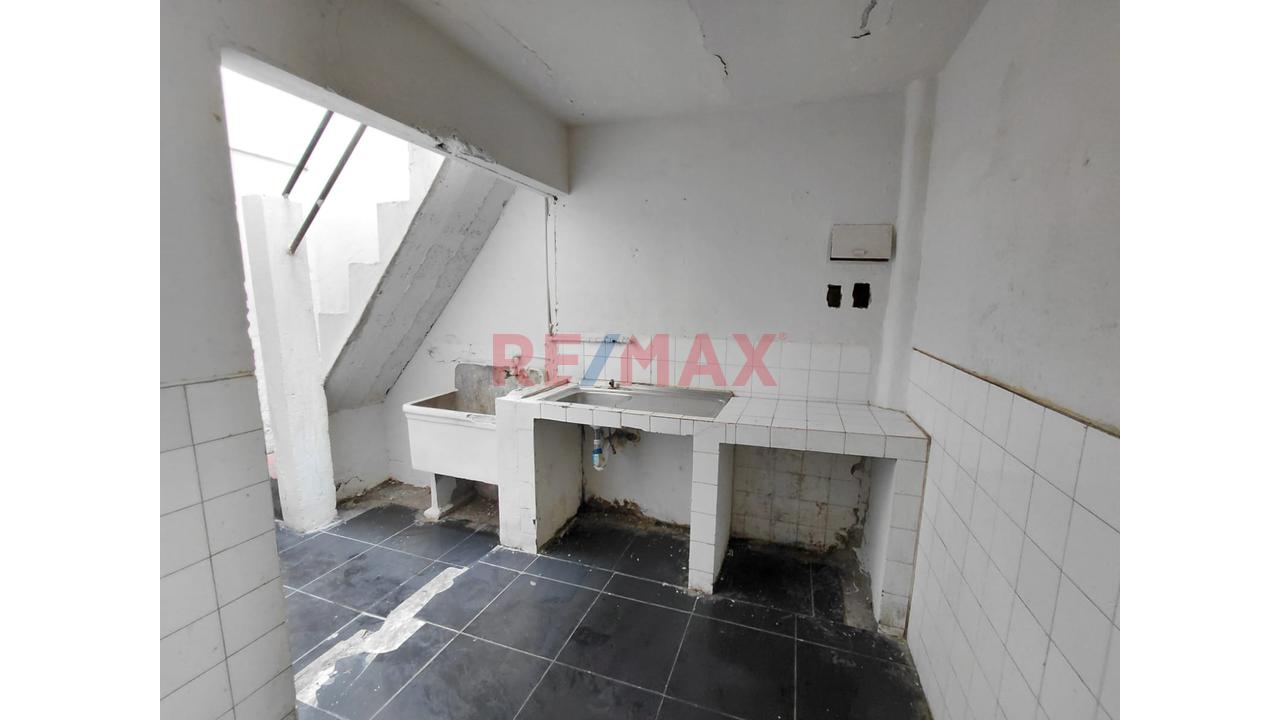 Vendo Casa Como Terreno En La Victoria - 18