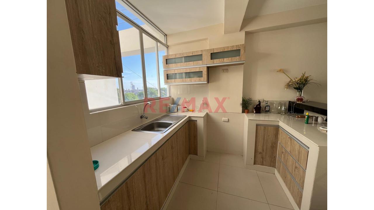 Departamento En Venta En Los Juncos Urb. Miraflores - 5