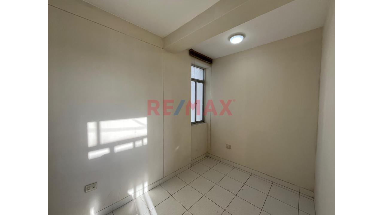 Departamento En Venta En Los Juncos Urb. Miraflores - 8