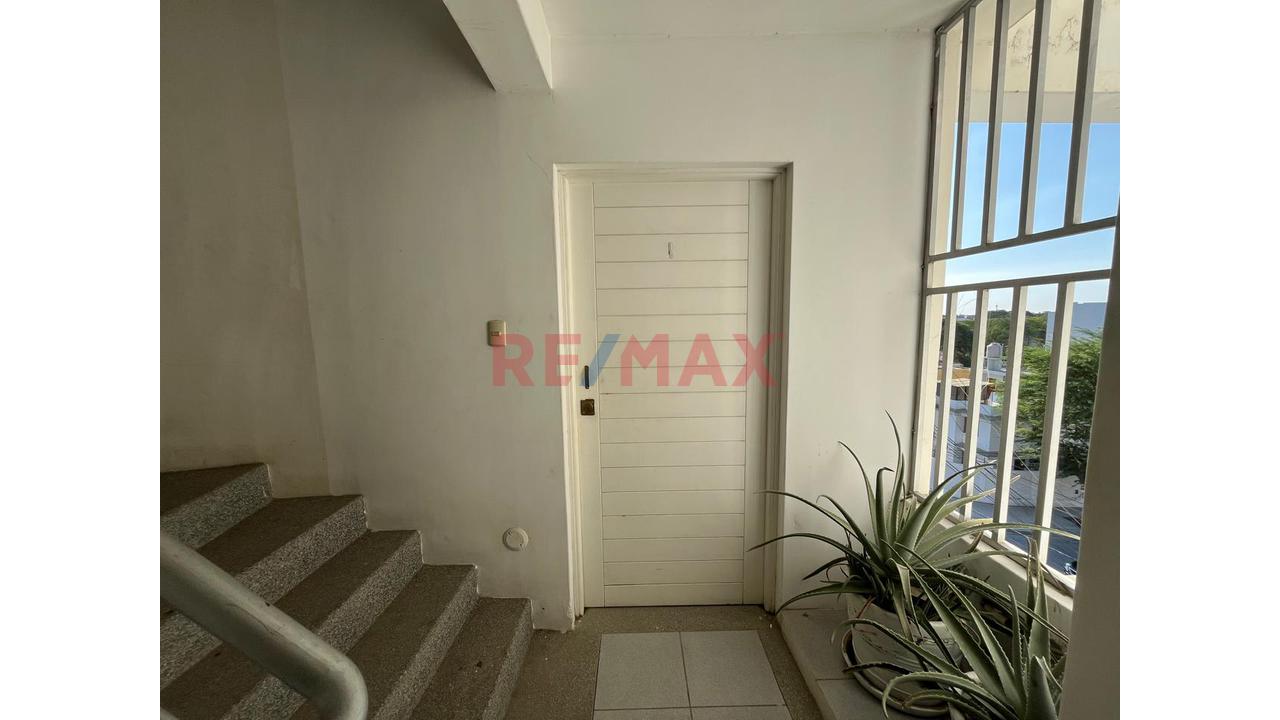 Departamento En Venta En Los Juncos Urb. Miraflores - 2