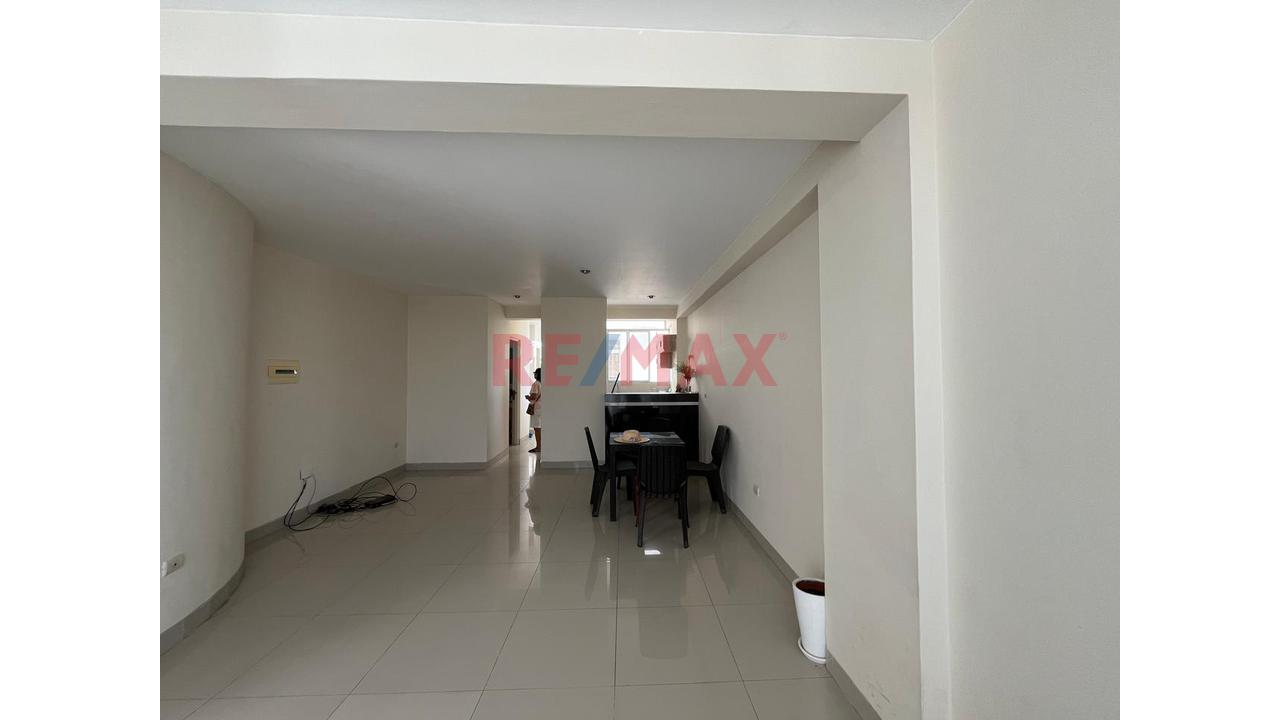 Departamento En Venta En Los Juncos Urb. Miraflores - 4