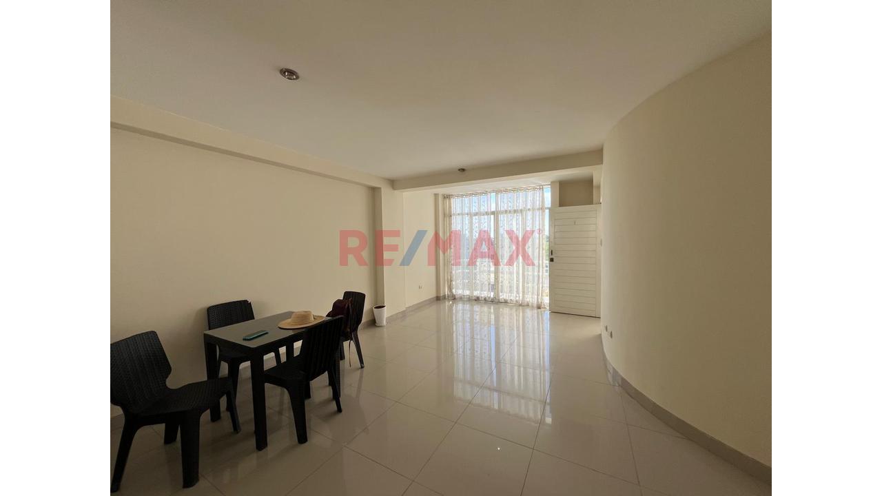 Departamento En Venta En Los Juncos Urb. Miraflores - 3