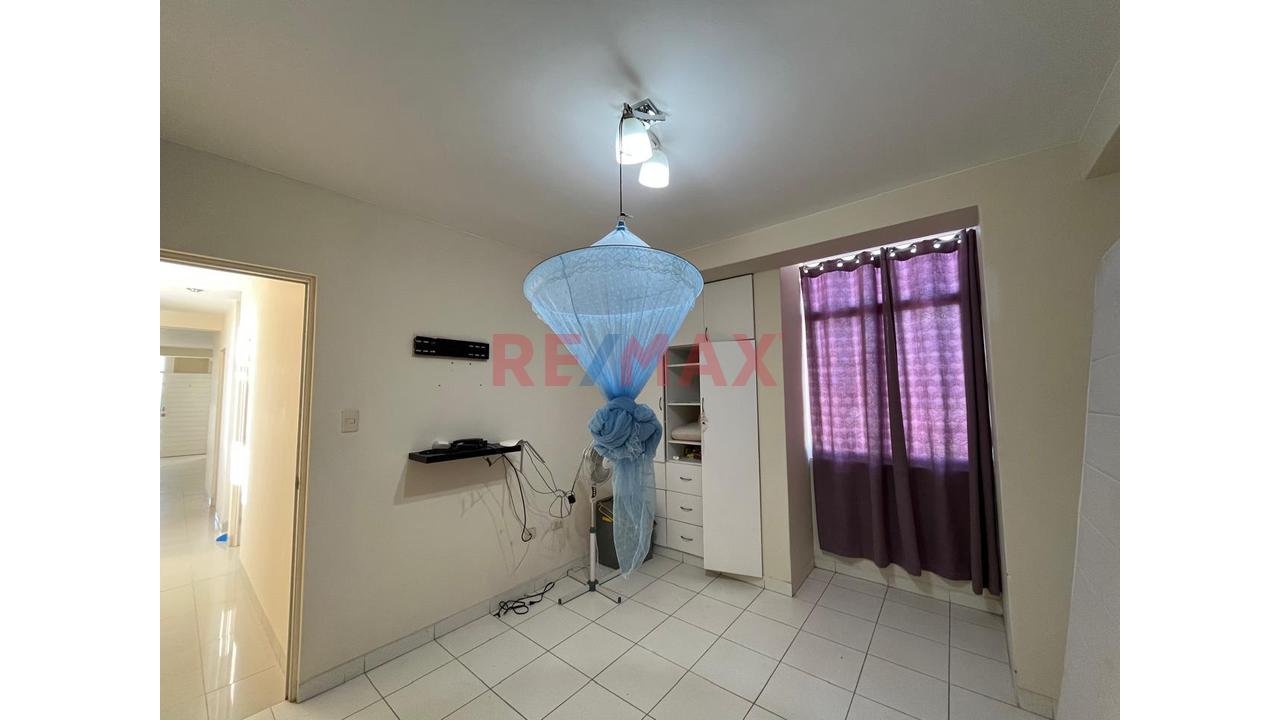 Departamento En Venta En Los Juncos Urb. Miraflores - 11