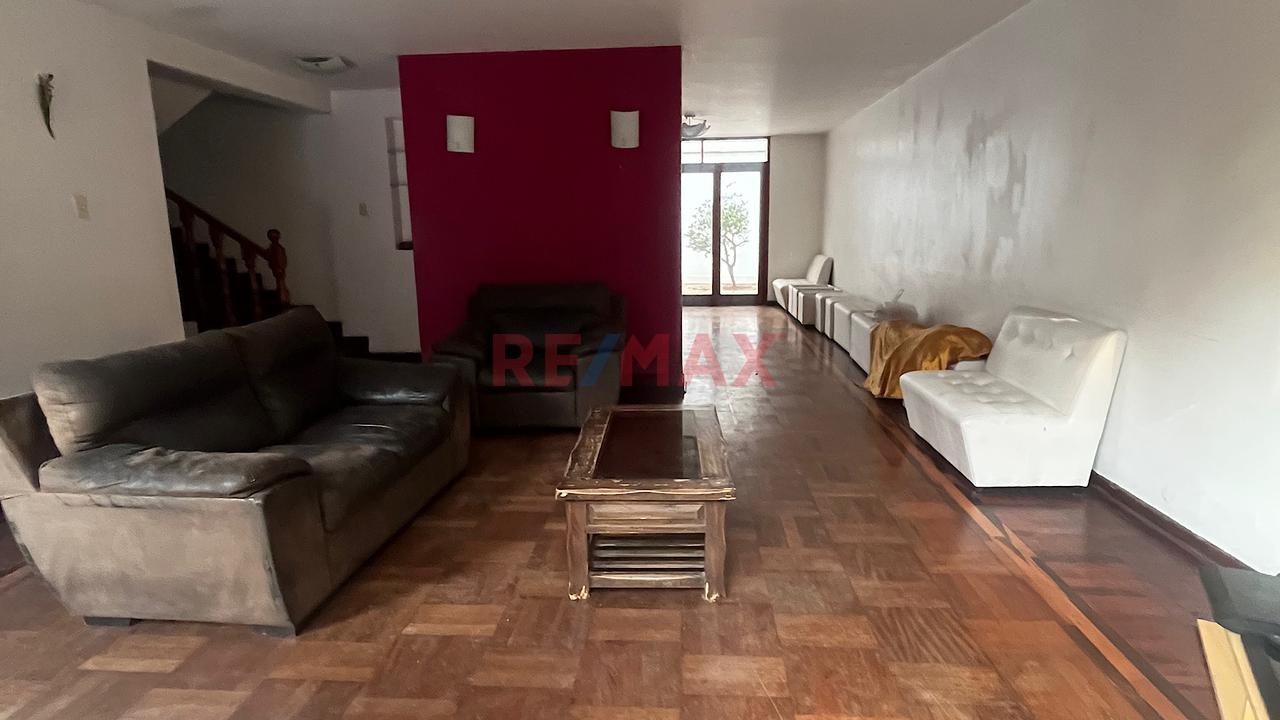 Vendo Casa De Dos Pisos Y Terraza Vista Al Parque - 1