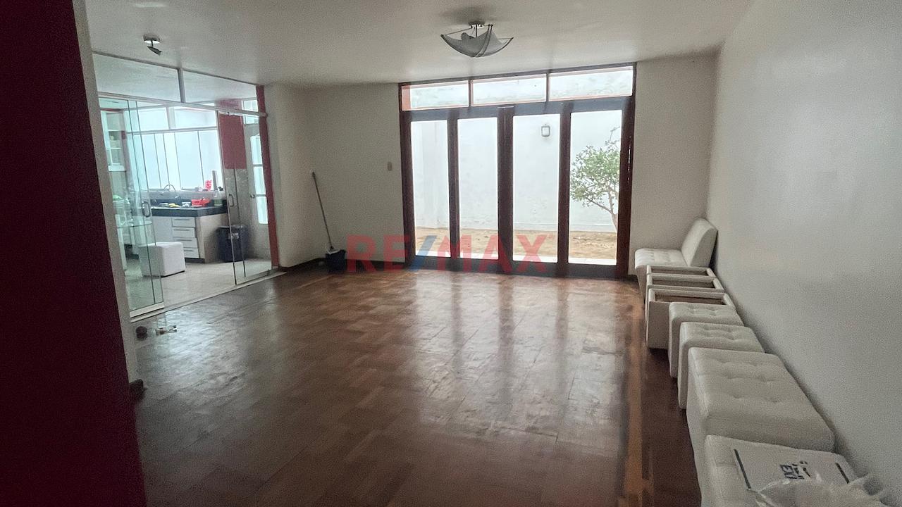 Vendo Casa De Dos Pisos Y Terraza Vista Al Parque - 9