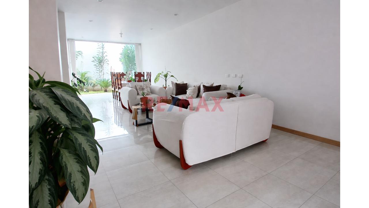 Se Vende Casa Frente A Parque En Urb Soliluz - 3