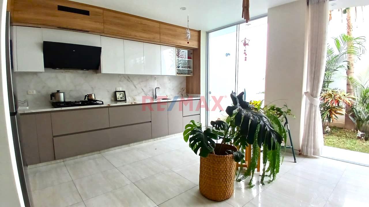 Se Vende Casa Frente A Parque En Urb Soliluz - 6