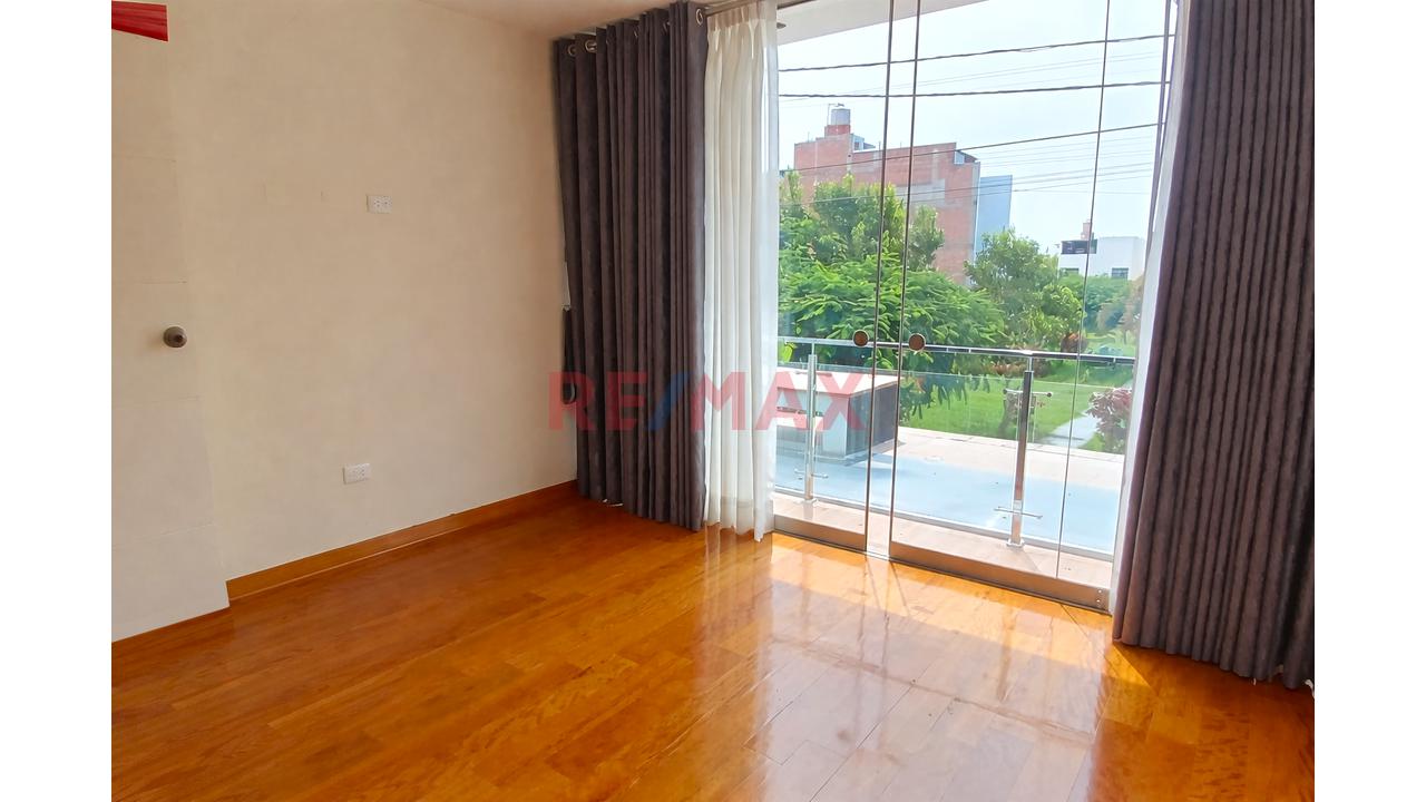 Se Vende Casa Frente A Parque En Urb Soliluz - 15
