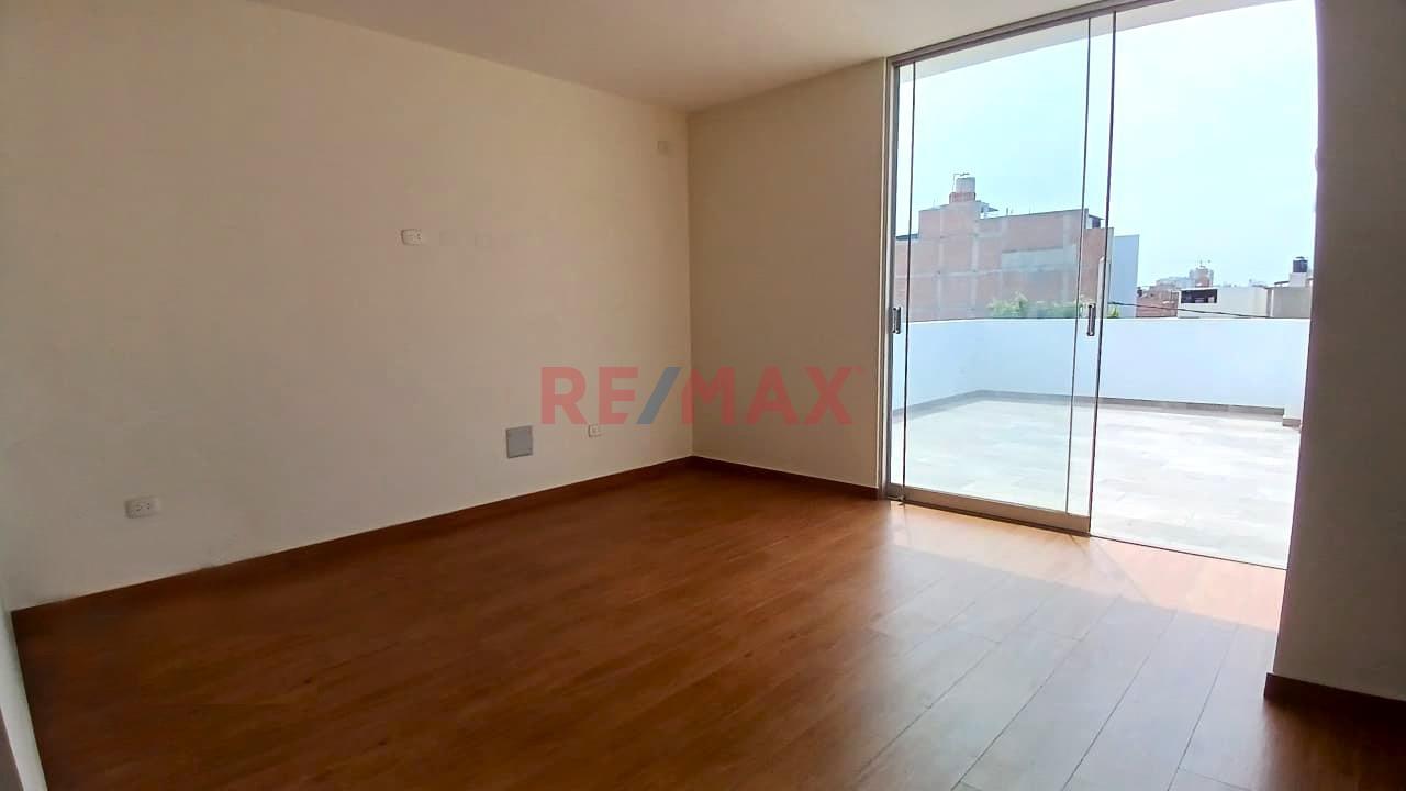 Se Vende Casa Frente A Parque En Urb Soliluz - 17