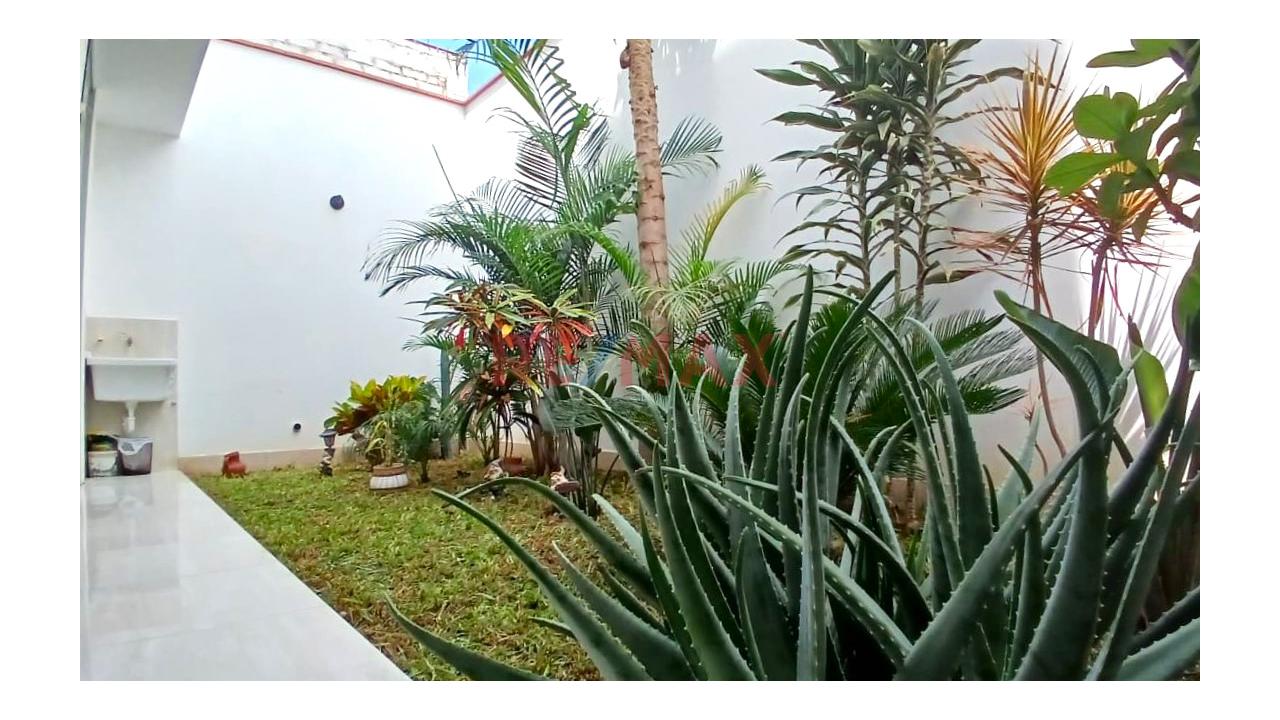Se Vende Casa Frente A Parque En Urb Soliluz - 9