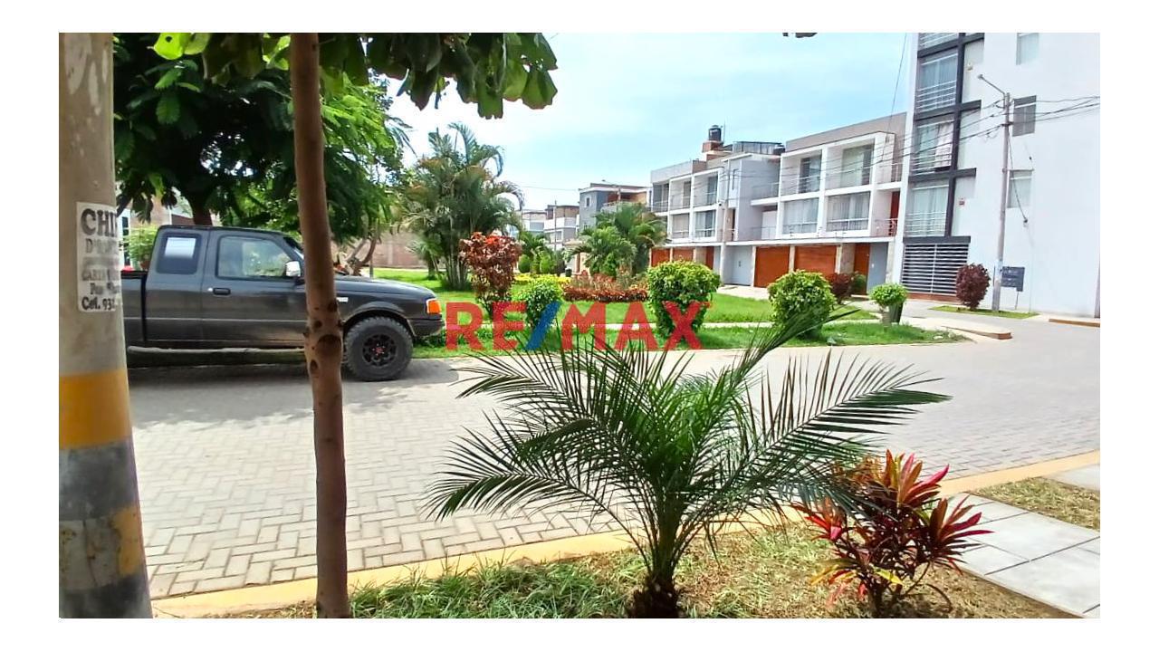 Se Vende Casa Frente A Parque En Urb Soliluz - 1