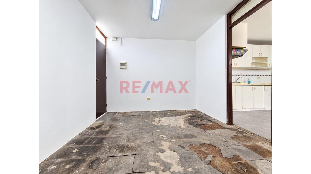 Oportunidad Única Casa Para Oficinas En Los Olivos En Alquiler — foto 12