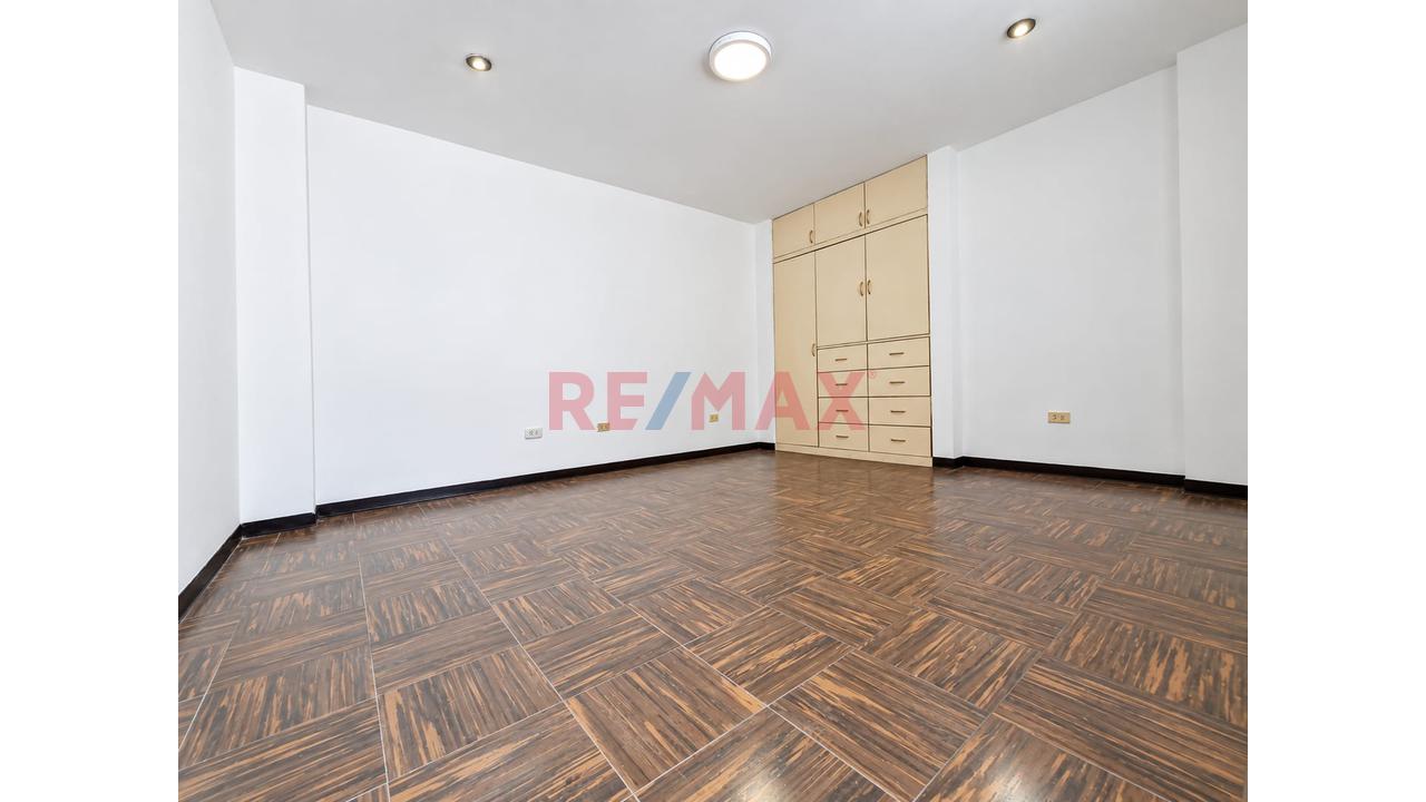 Oportunidad Única Casa Para Oficinas En Los Olivos En Alquiler — foto 7