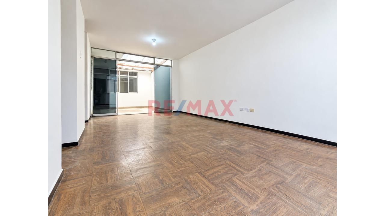 Oportunidad Única Casa Para Oficinas En Los Olivos En Alquiler — foto 9