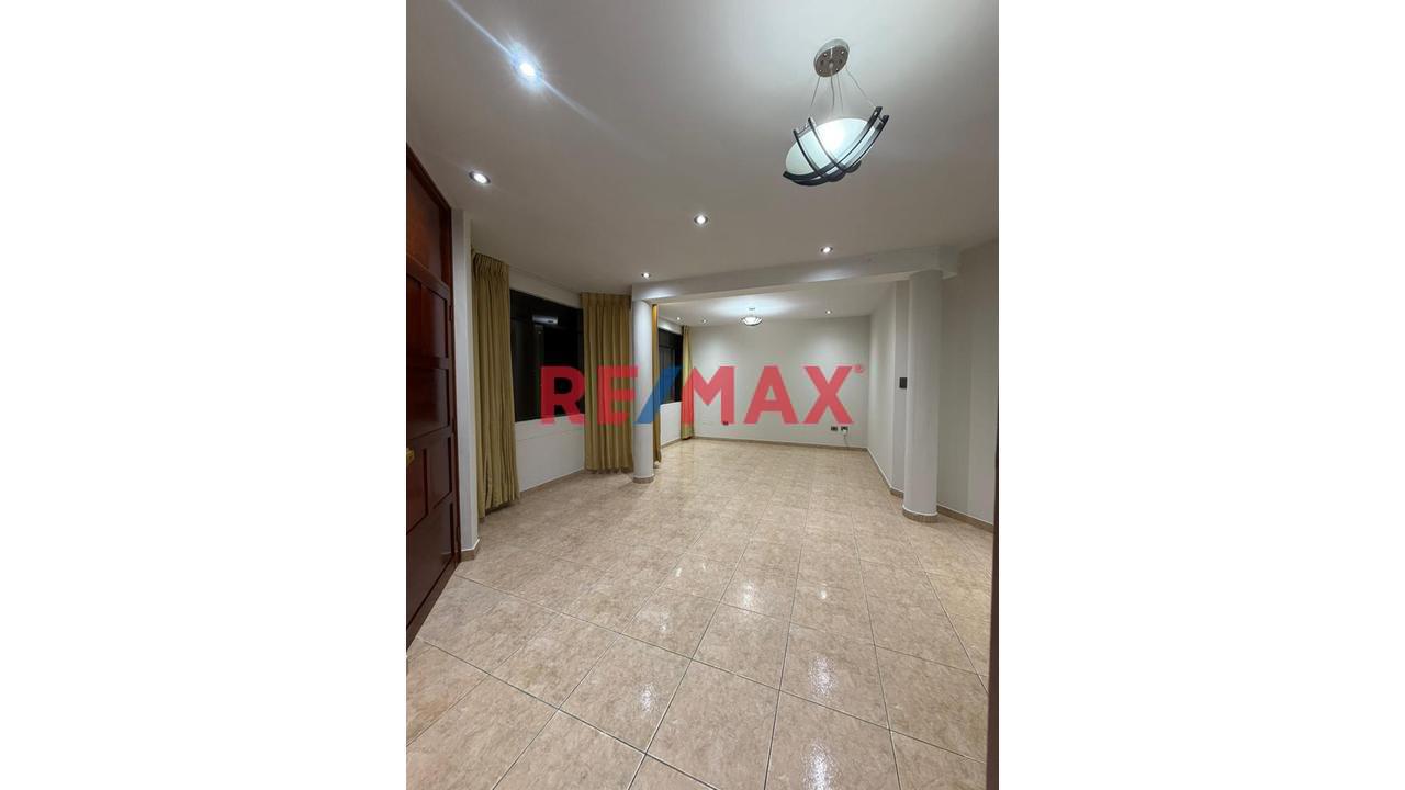 Venta De Departamento En 3Er Piso En Urb.Laguna Del Chipe