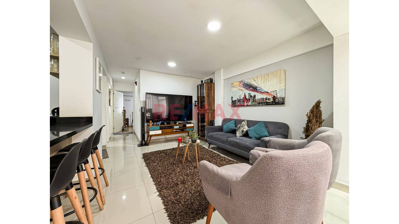 Vendo Comodo Y Bien Distribuido Departamento En Surquillo - 2