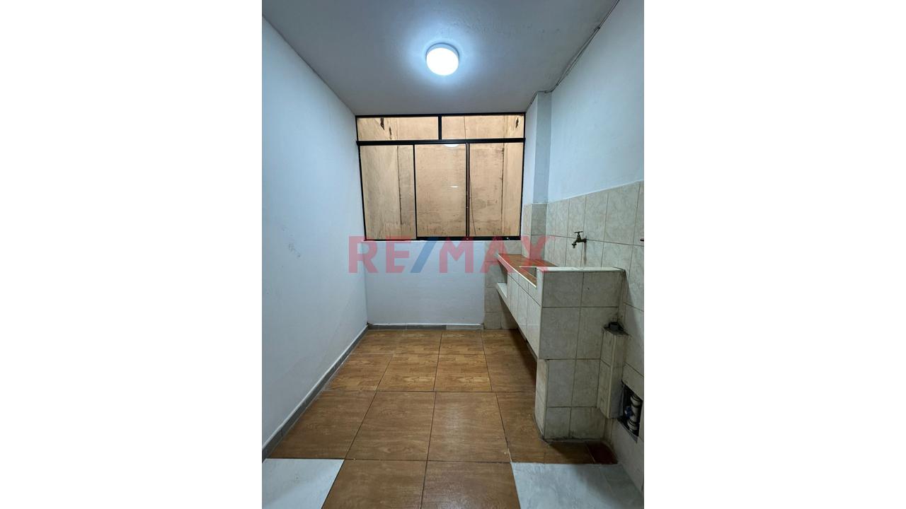 Vendo Departamento De 3 Dormitorios En Tercer Piso En Avenida El Retablo — foto 3