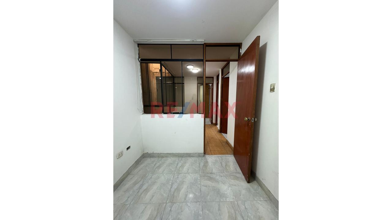 Vendo Departamento De 3 Dormitorios En Tercer Piso En Avenida El Retablo — foto 4