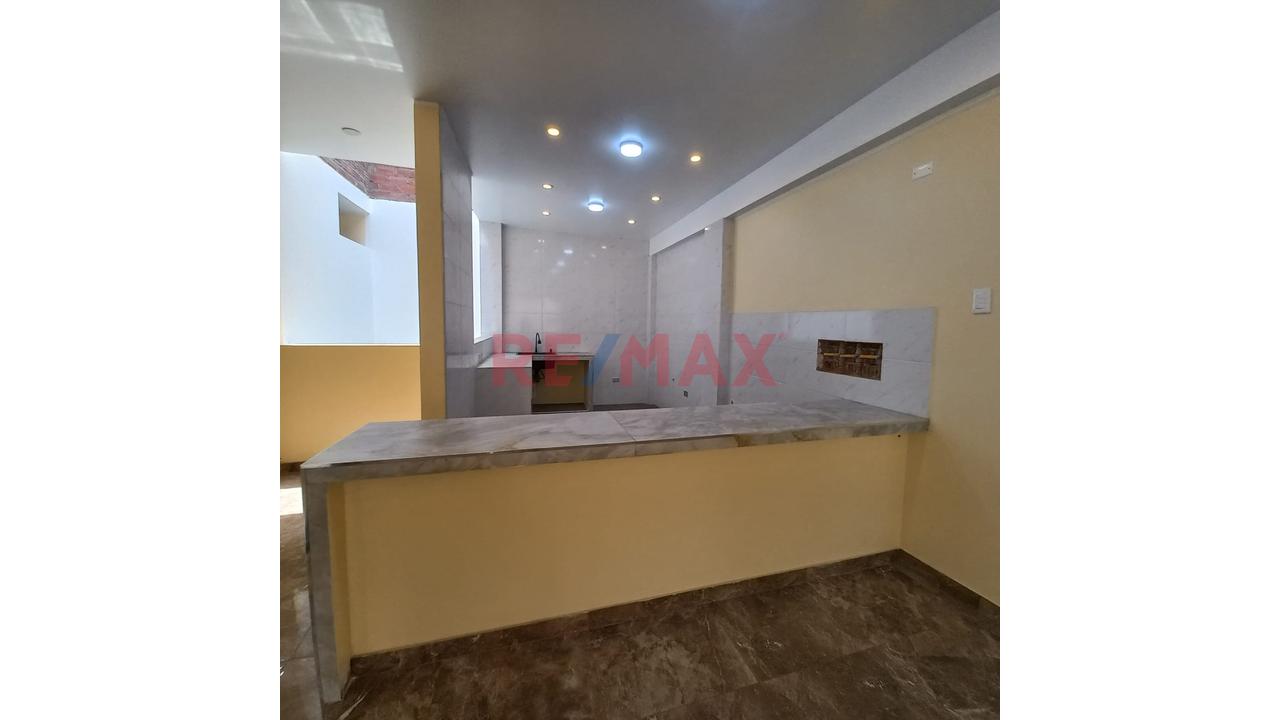 Alquilo Local Comercial En Piso 2 - 4