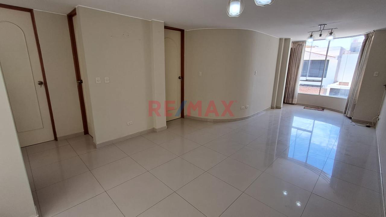¡Ocasión En Cayma – Venta De Departamento En Urb. Santa Elisa, Los Ángeles De Cayma — foto 3
