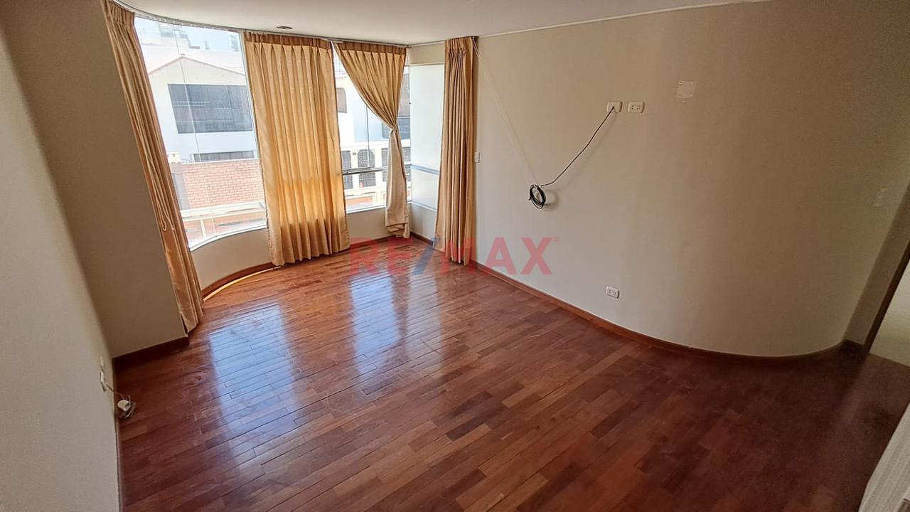 ¡Ocasión En Cayma – Venta De Departamento En Urb. Santa Elisa, Los Ángeles De Cayma — foto 4