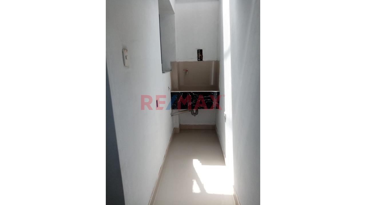Se Casa De 2 Pisos Con Cochera Y/O Local Comerial En Primer Niver / Chepen - 9