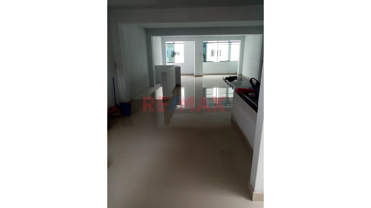 Se Casa De 2 Pisos Con Cochera Y/O Local Comerial En Primer Niver / Chepen - 4
