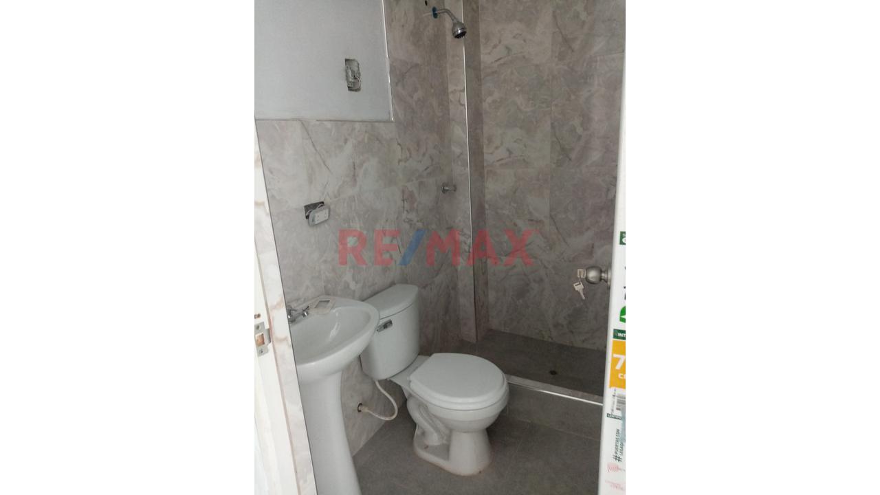 Se Casa De 2 Pisos Con Cochera Y/O Local Comerial En Primer Niver / Chepen - 8