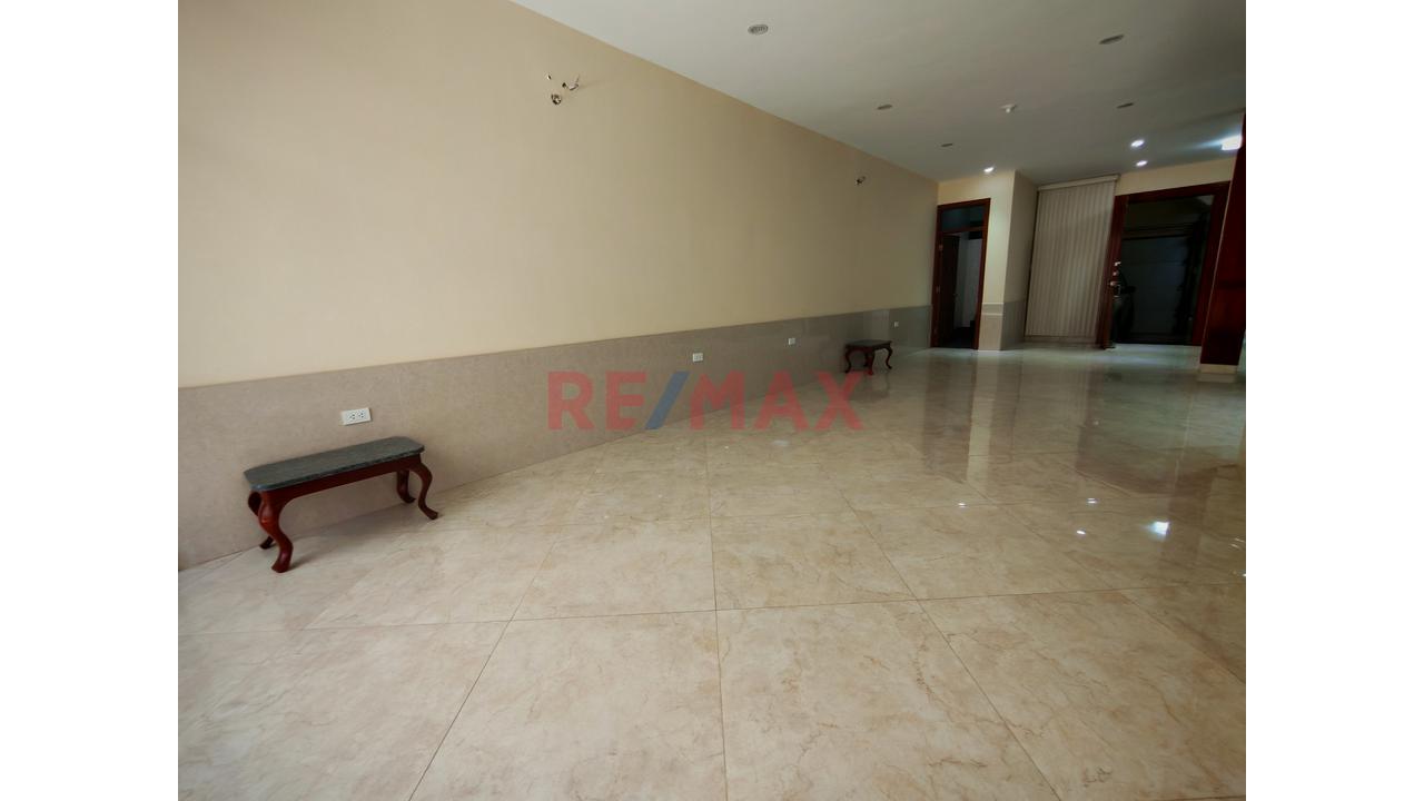 🚨 Casa De Estreno En Av. Loreto – Zona Altamente Comercial - 8