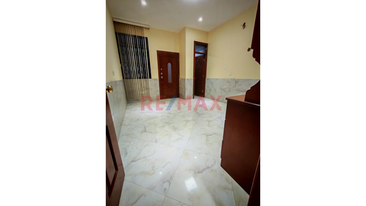 🚨 Casa De Estreno En Av. Loreto – Zona Altamente Comercial - 2