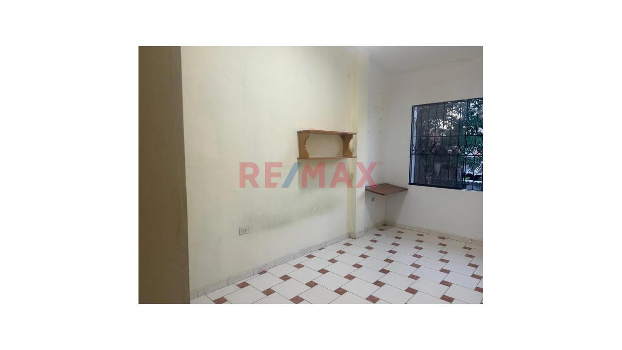 Precio Negociable De Casa Amplia Con Potencial Doble Ingreso - 11