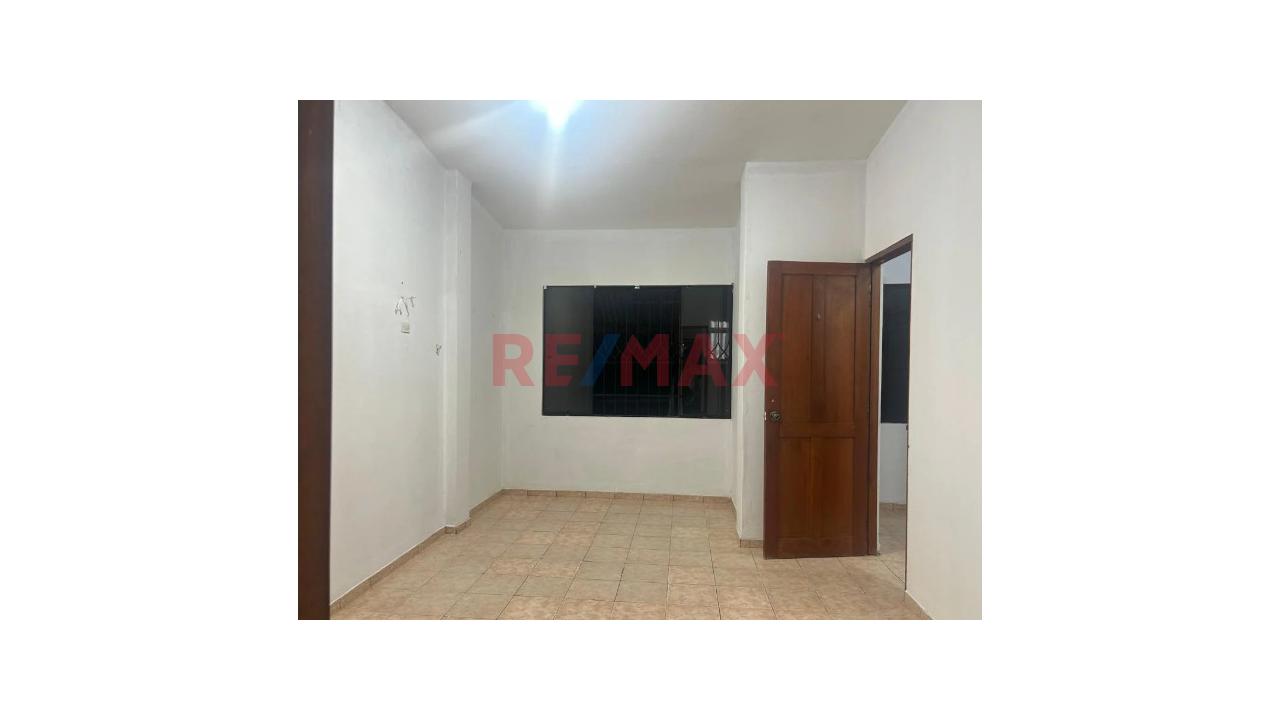 Precio Negociable De Casa Amplia Con Potencial Doble Ingreso - 20