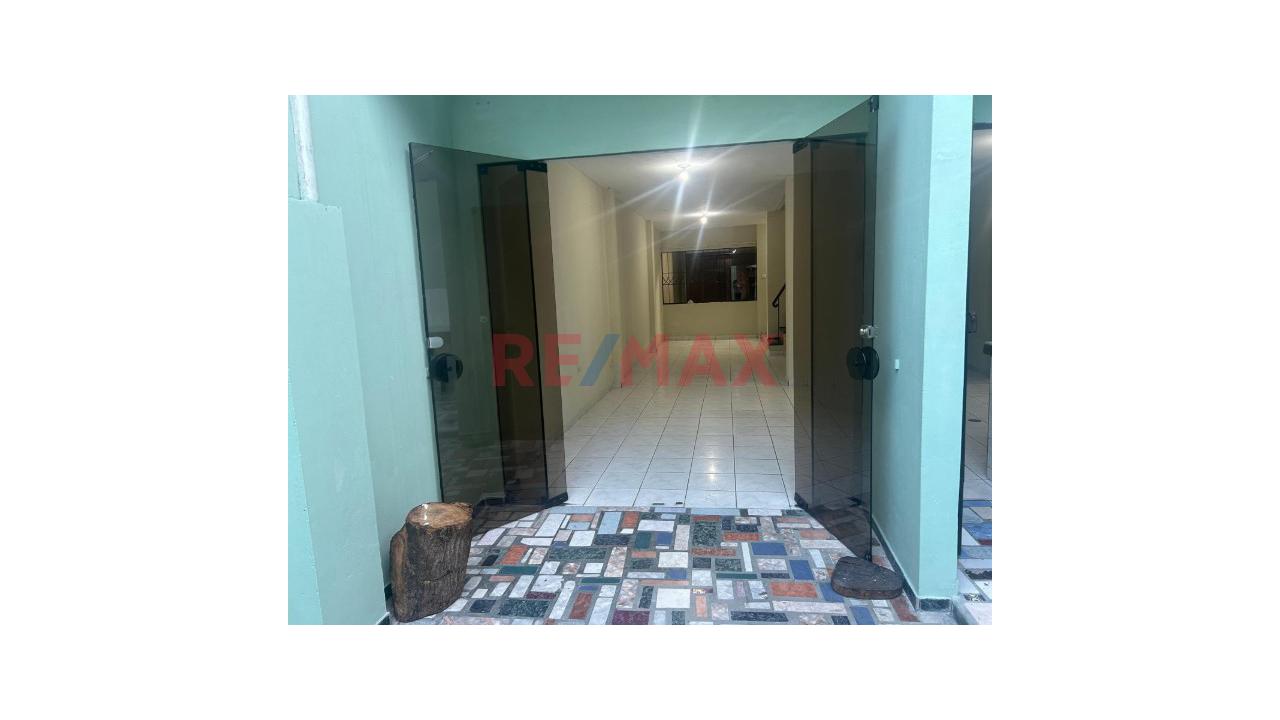 Precio Negociable De Casa Amplia Con Potencial Doble Ingreso - 18
