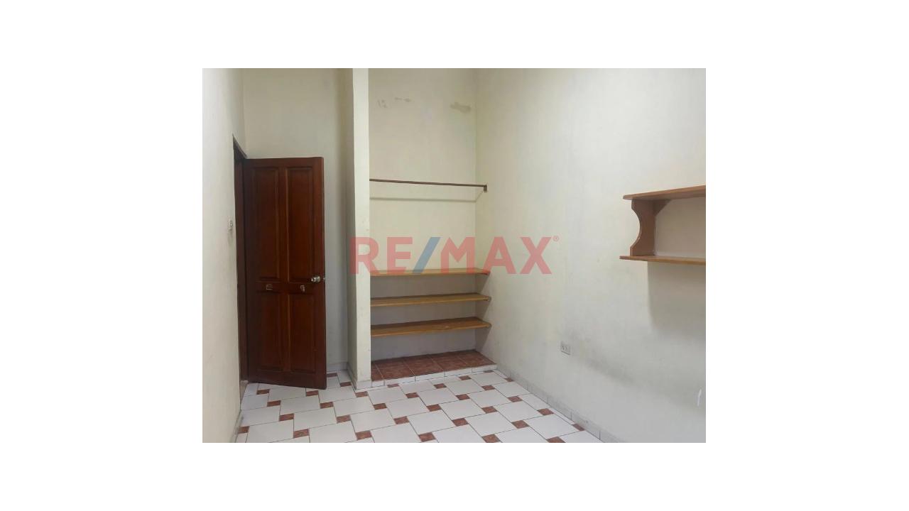 Precio Negociable De Casa Amplia Con Potencial Doble Ingreso - 9