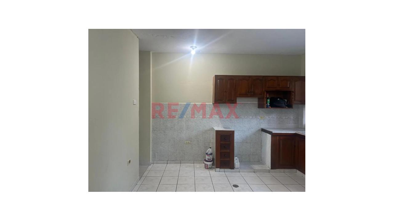 Precio Negociable De Casa Amplia Con Potencial Doble Ingreso - 15