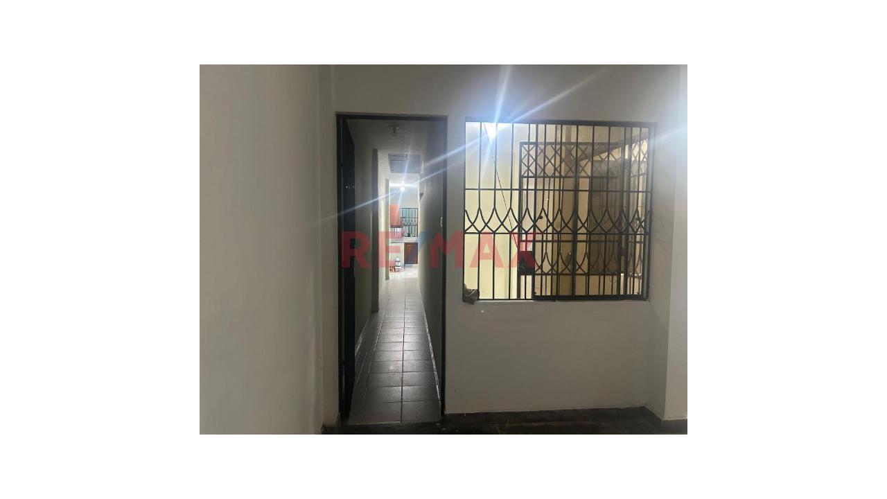 Precio Negociable De Casa Amplia Con Potencial Doble Ingreso - 17