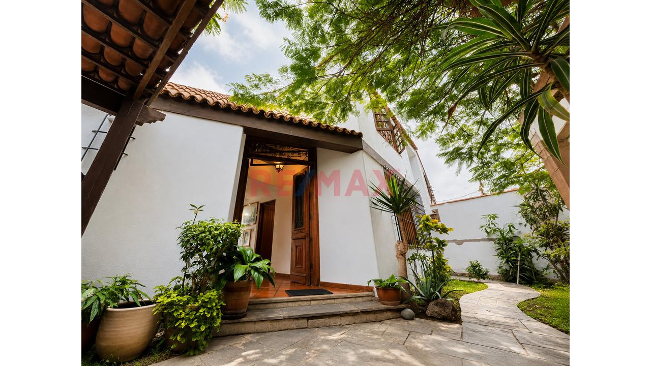 Hermosa Casa En Venta De 334M² Frente A Parque – Ubicación Privilegiada En Surco - 14
