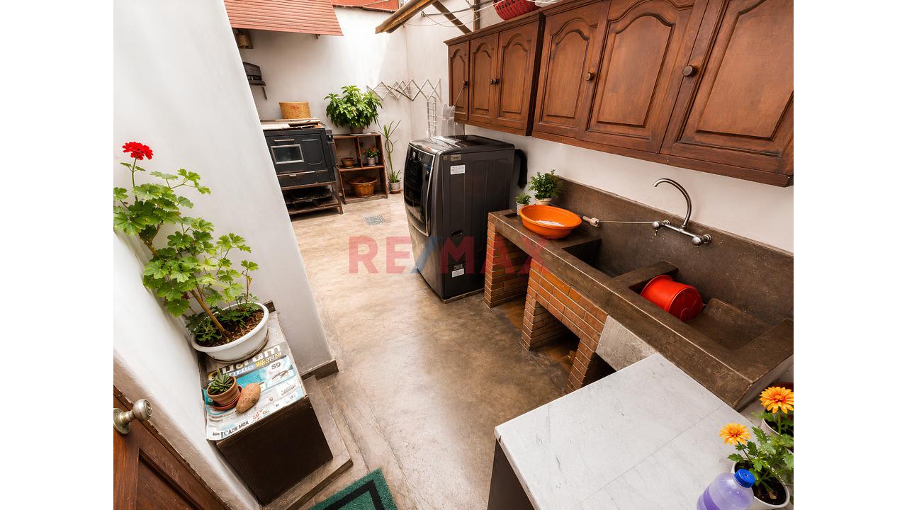 Hermosa Casa En Venta De 334M² Frente A Parque – Ubicación Privilegiada En Surco - 20