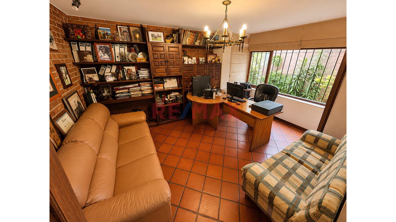 Hermosa Casa En Venta De 334M² Frente A Parque – Ubicación Privilegiada En Surco - 13