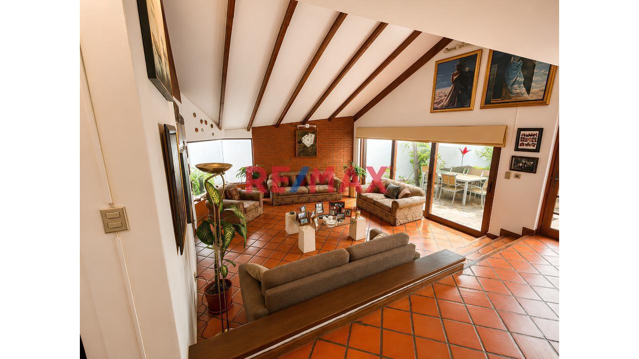 Hermosa Casa En Venta De 334M² Frente A Parque – Ubicación Privilegiada En Surco - 1