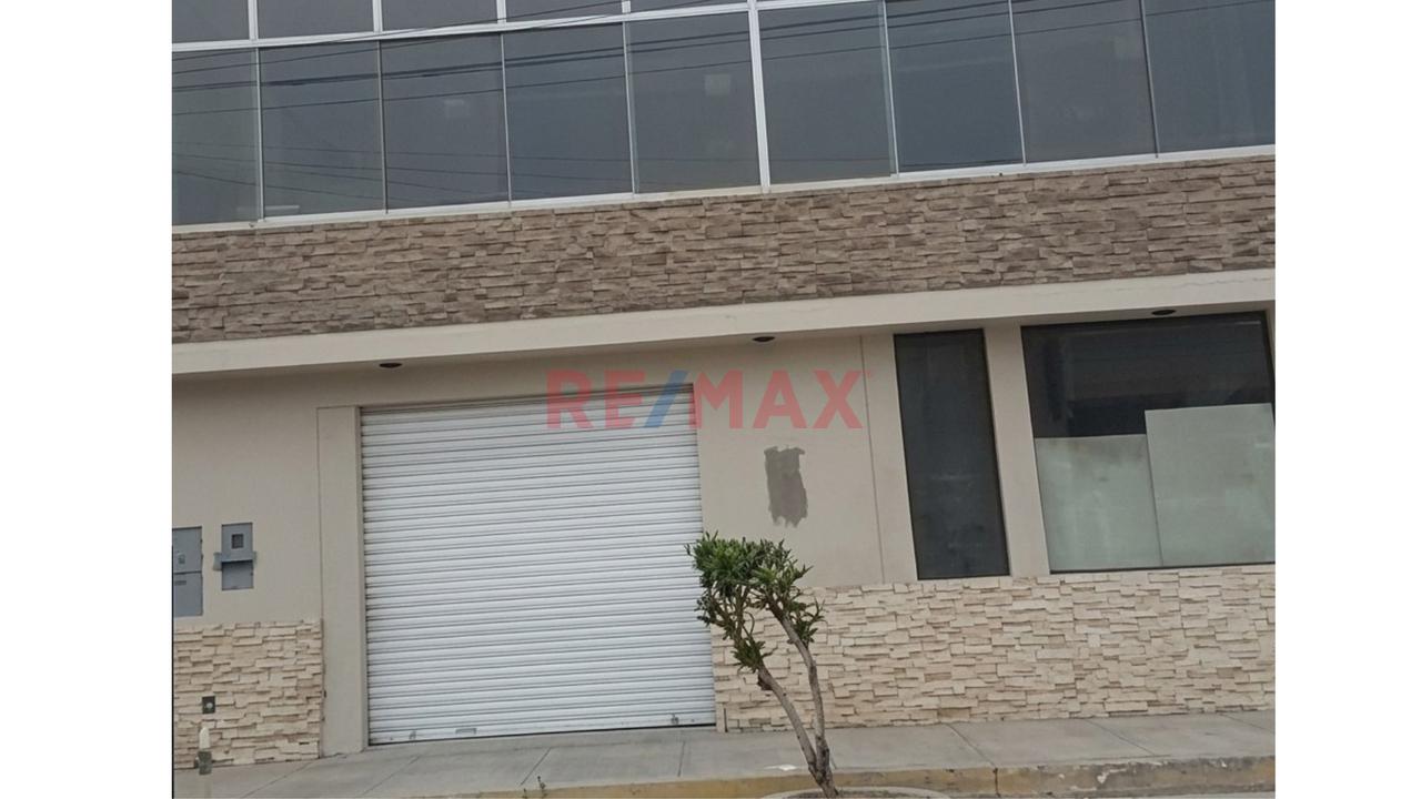 Alquiler Local Comercial - Dos Pisos + Azotea+ Terreno En Pimentel - 12