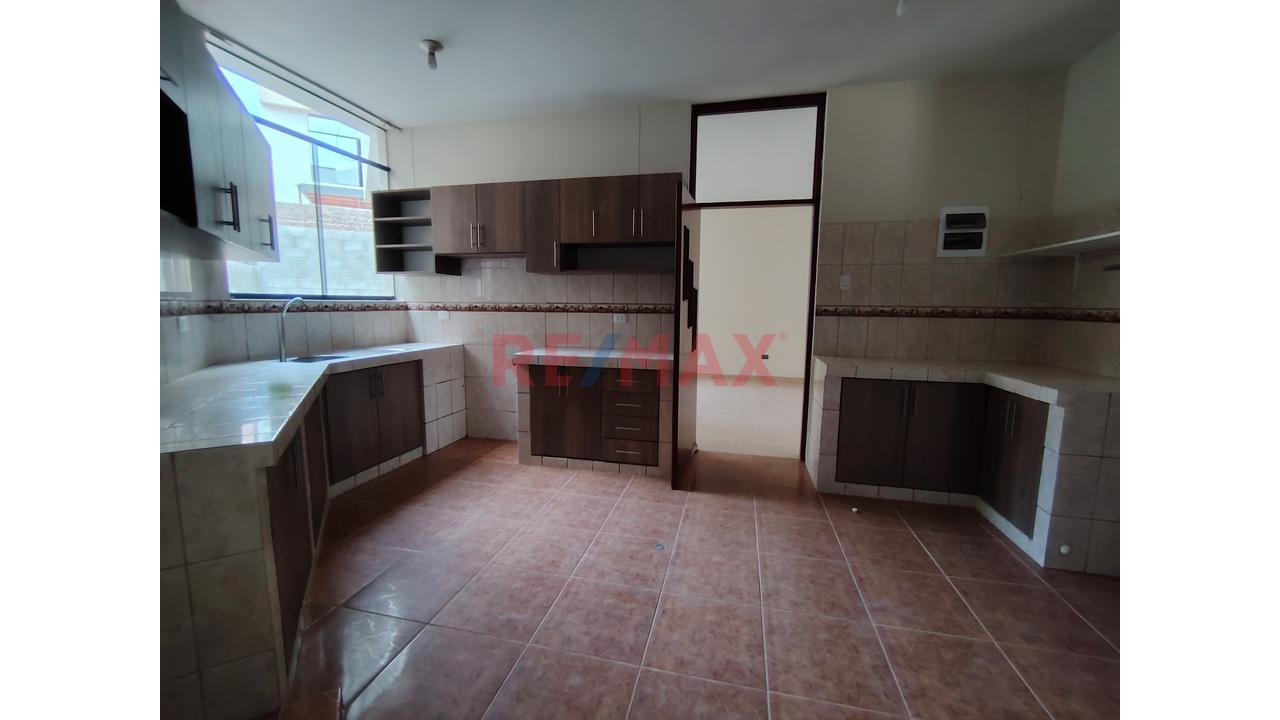 Vendo Casa En Urb Sta Maria Del Pinar De 391 M2 Construidos - 20