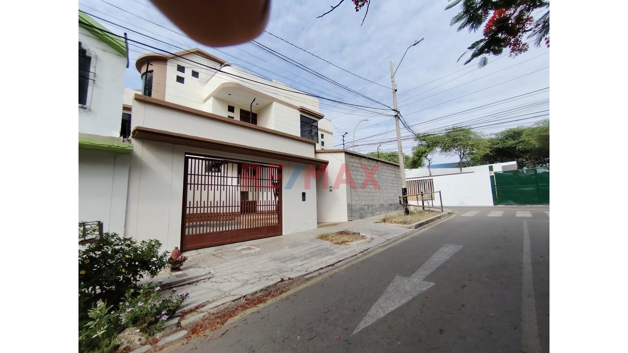 Vendo Casa En Urb Sta Maria Del Pinar De 391 M2 Construidos — foto 2