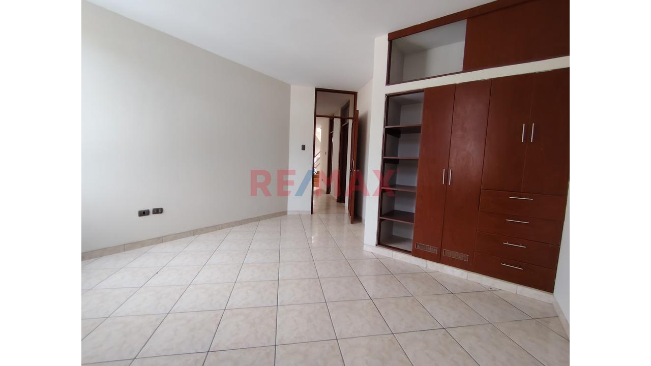Vendo Casa En Urb Sta Maria Del Pinar De 391 M2 Construidos — foto 5